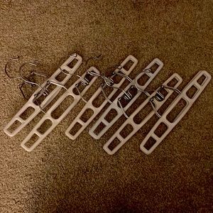 Pants hangers (6)
